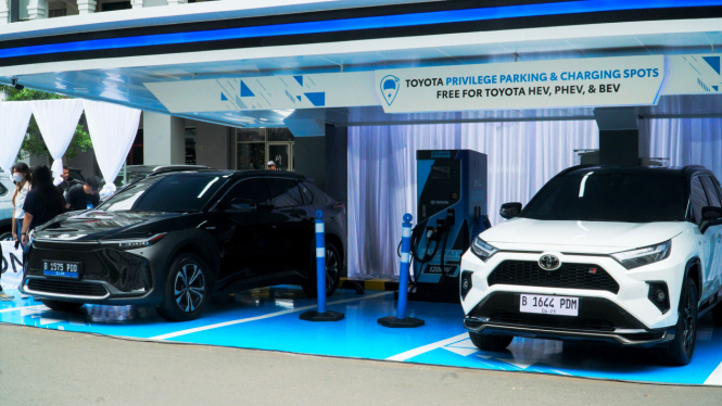 pemilik-mobil-elektrifikasi-toyota-dapat-parkir-gratis-di-jakarta-ini-lokasinya_eb201fb.jpg