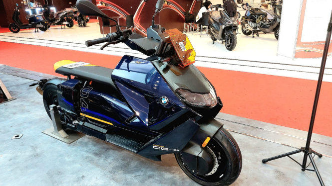 pilihan-motor-listrik-yang-bisa-tempuh-jakarta-subang-sekali-cas_750279c.jpg