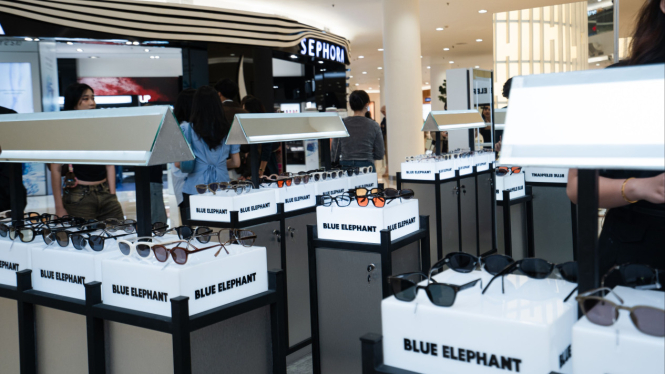 puluhan-influencer-antusias-hadiri-pop-up-store-perdana-blue-elephant-di-indonesia_68a7d01.jpg