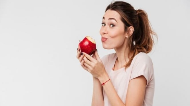 rahasia-tampil-glowing-dan-terawat-cukup-rutin-konsumsi-makanan-dan-minuman-alami-untuk-kulit-beriku-ini_c861ace.jpg
