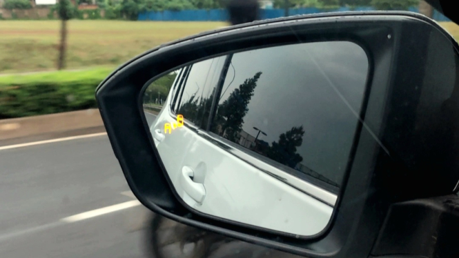 rawan-jadi-penyebab-kecelakaan-kenali-posisi-blind-spot-saat-berkendara_6056a70.jpg