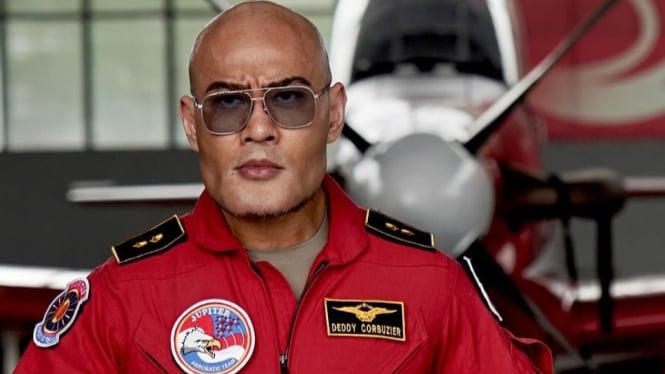 resmi-dilantik-jadi-stafus-menhan-pangkat-letkol-deddy-corbuzier-dipertanyakan_2938a9d.jpg