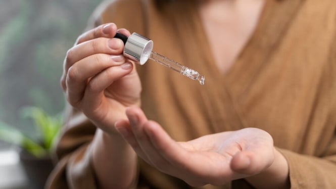 sebelum-menggunakan-retinol-ketahui-dulu-efek-sampingnya-agar-kulit-tidak-semakin-bermasalah_2a62a22.jpg