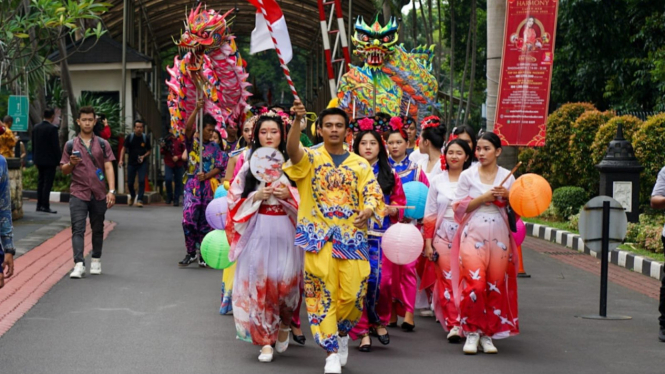 semarak-night-of-harmony-cap-go-meh-celebration-2025-meriahkan-hotel-borobudur-jakarta_845896a.jpg