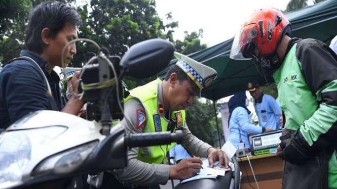siap-siap-kena-tilang-puluhan-juta-jika-melakukan-ini-pada-kendaraan_c37216d.jpg