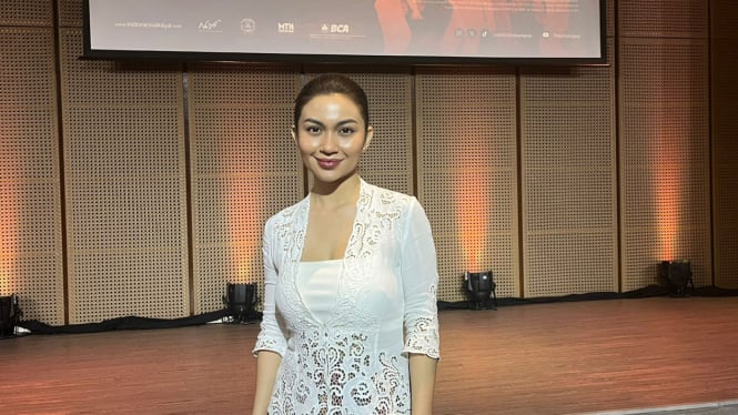 sikap-ariel-tatum-saat-adzan-berkumandang-tuai-pujian-netizen-wanita-cantik-luar-dan-dalam_e1b0d84.jpg