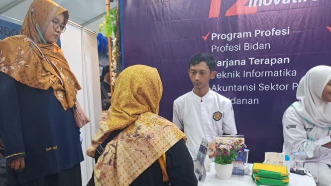 stand-poltek-harber-di-tegal-education-fair-2025-gratiskan-biaya-pendaftaran-mahasiswa-baru_cb1c1d9.jpg
