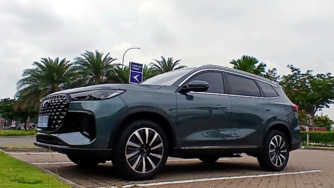 suv-hybrid-chery-mampu-tempuh-1-300-km-sekali-isi-bensin-resmi-hadir-di-indonesia_0e2281d.jpg