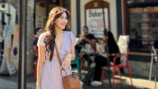 tak-masalah-jadi-sandwich-generation-ayu-ting-ting-itu-jadi-pembuka-rezeki-gue_f2b76a6.jpg