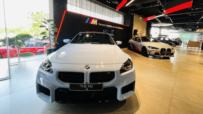 tampil-beda-diler-gabungan-bmw-mini-pertama-di-ri-resmi-dibuka_9e45d93.jpg