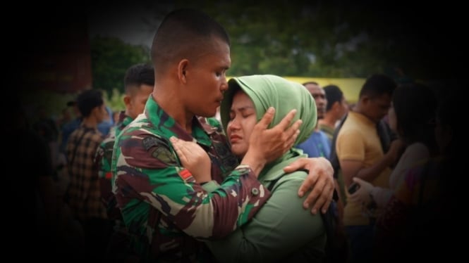 tangis-pilu-istri-prajurit-lepas-pasukan-raider-badak-hitam-tni-bergerak-tembus-belantara-papua_b65e264.jpg