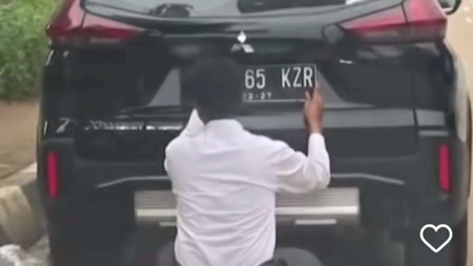 terciduk-pengemudi-xpander-cross-bongkar-pasang-pelat-nomor-ada-apa_a4d755f.jpg