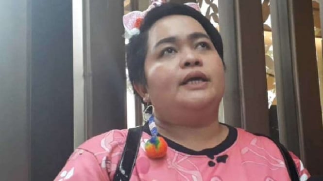 terjatuh-dari-tangga-sinyorita-dilarikan-ke-rs-dalam-kondisi-darurat_2e645d8.jpg