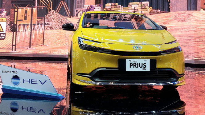 terpopuler-banyak-kejutan-di-sirkuit-mandalika-mobil-hybrid-yang-meluncur_67b7ab4.jpg
