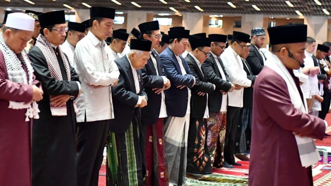 terpopuler-ramalan-zodiak-daun-dan-pohon-tidak-bergerak-saat-salat-idul-fitri_5ef07a6.jpg