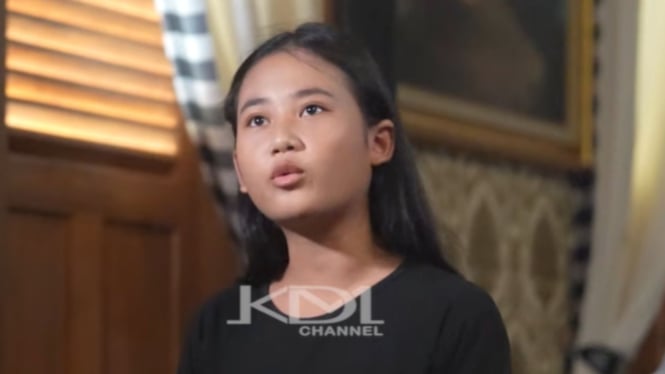 terpopuler-sosok-aura-cinta-yang-ribut-soal-wisuda-ke-dedi-mulyadi-hingga-hercules-murka-ke-satpol-pp_40a9d53.jpg