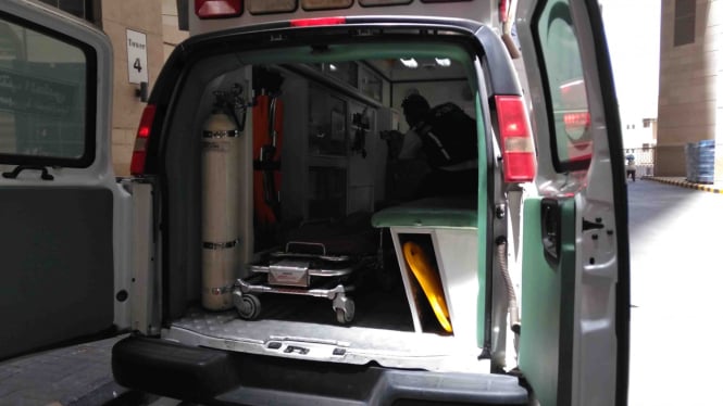 video-aksi-pemotor-jual-sayur-keliling-kawal-ambulans_95b9276.jpg