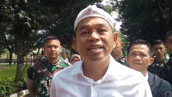 video-lawas-dedi-mulyadi-dengan-bapak-11-anak-yang-tolak-bantuan-usaha-lantaran-disuruh-kb-kembali-viral_f7cdb0e.jpg
