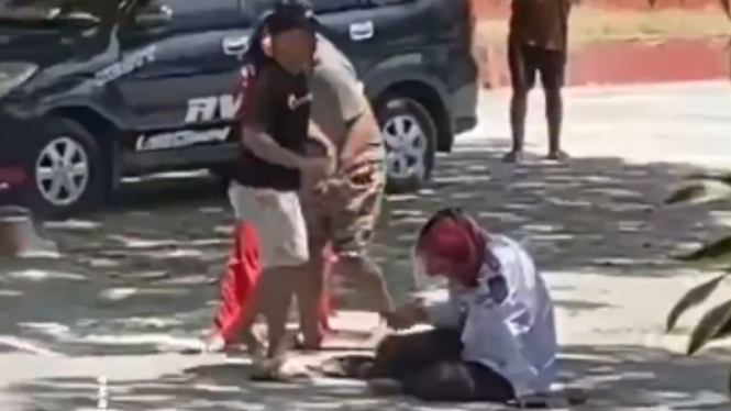 viral-petugas-dishub-dikeroyok-massa-hingga-tergeletak-tak-berdaya_721ce13.jpg