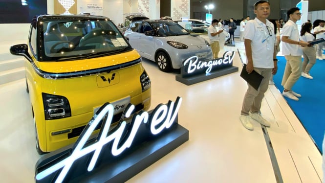 wuling-tebar-diskon-mobil-listrik-di-pevs-2025-tembus-rp80-jutaan_d406515.jpg