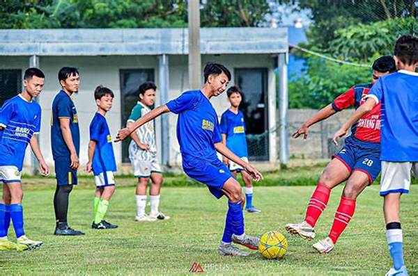 peran-seorang-false-nine-dalam-taktik-sepak-bola-modern-yang-membingungkan-lawan_8ebedb408.jpg