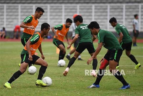 cara-melatih-skill-dribbling-bola-di-rumah-tanpa-butuh-lapangan-luas_c2e287deb.jpg