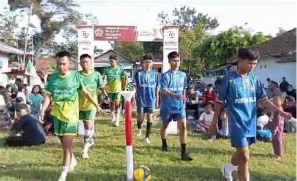 turnamen-sepak-bola-antar-kampung-yang-ternyata-lebih-seru-dari-liga-profesional_32c4f3285.jpg